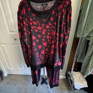 Simply Vera Vera Wang Black and Red Heart Pattern Top